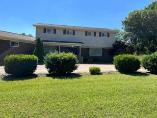 Foreclosed Home - 50 LUZERN LN, 47586