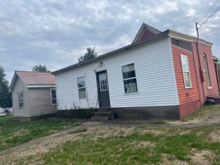 Foreclosed Home - 1401 MAIN ST, 47586