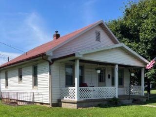 Foreclosed Home - 805 STEUBEN ST, 47586