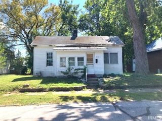 Foreclosed Home - 813 N 11TH ST, 47591