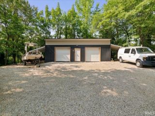 Foreclosed Home - 1192 W SHELTON RD, 47601