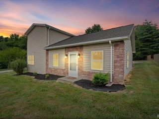 Foreclosed Home - 1411 LOVERS LN, 47601