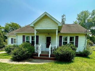 Foreclosed Home - 127 W 2ND ST, 47619