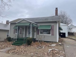 Foreclosed Home - 117 S 4TH ST, 47635