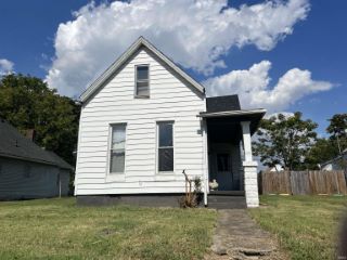 Foreclosed Home - 410 E VIRGINIA ST, 47711