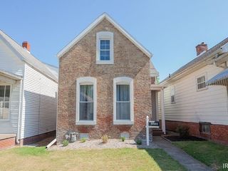 Foreclosed Home - 2213 W DELAWARE ST, 47712