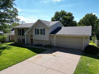 Foreclosed Home - 723 FOREST GLEN DR, 47712
