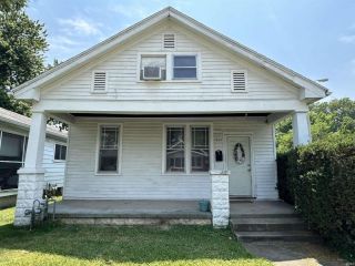 Foreclosed Home - 1401 E SYCAMORE ST, 47714