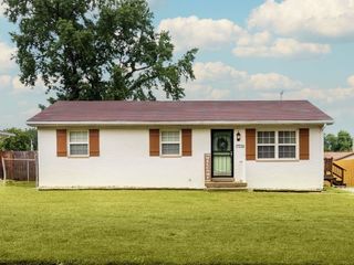 Foreclosed Home - 7516 E CHANDLER AVE, 47715