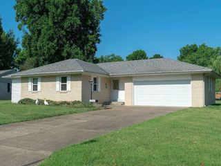 Foreclosed Home - 1421 CONTINENTAL DR, 47715