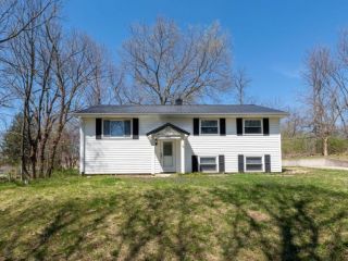 Foreclosed Home - 200 VALLEY DR, 47906