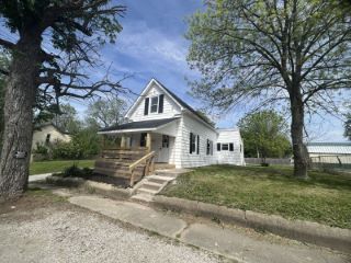 Foreclosed Home - 208 BLUFF ST, 47933