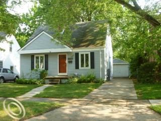 Foreclosed Home - 1930 HAZEL ST, 48009