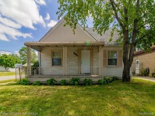 Foreclosed Home - 8140 THEISEN, 48015
