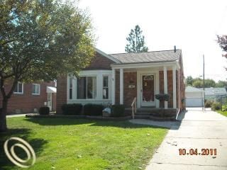 Foreclosed Home - 77 PARK DR, 48017