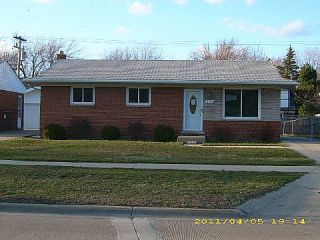 Foreclosed Home - 18347 E 13 MILE RD, 48026