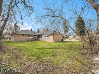 Foreclosed Home - 25121 ORCHARD GROVE ST, 48033
