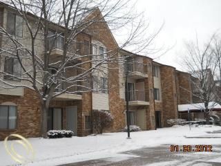 Foreclosed Home - 27599 LAHSER RD APT 125, 48034