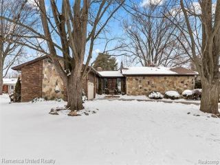 Foreclosed Home - 18461 DOTY LN, 48035