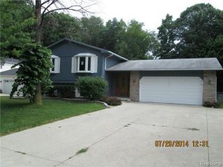 Foreclosed Home - 3604 Old Farm Ln, 48059