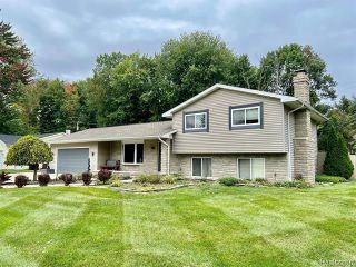 Foreclosed Home - 3248 N SHOREVIEW DR, 48059