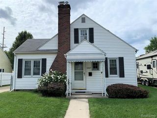 Foreclosed Home - 1327 22ND ST, 48060