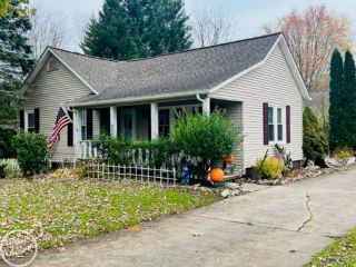 Foreclosed Home - 3424 STRAWBERRY LN, 48060