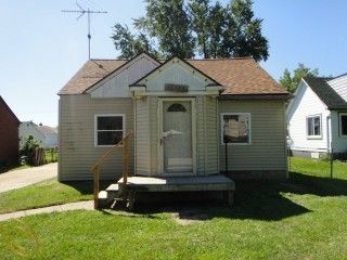 Foreclosed Home - 18670 VICTOR ST, 48066