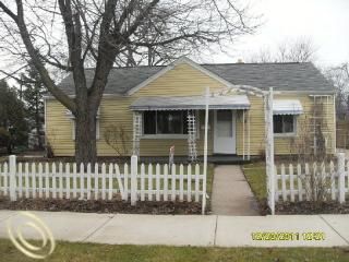 Foreclosed Home - 26354 WALDORF ST, 48066