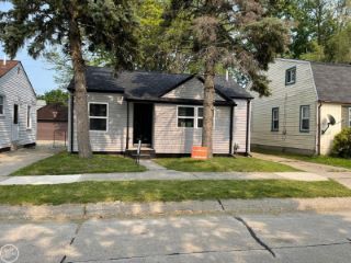 Foreclosed Home - 28204 MAPLE ST, 48066