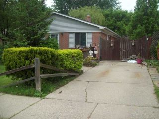 Foreclosed Home - 27117 LORENZ ST, 48071