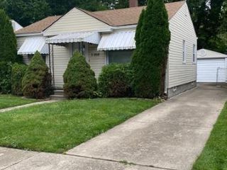 Foreclosed Home - 27058 PALMER BLVD, 48071