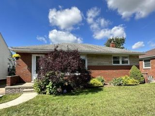 Foreclosed Home - 28045 BRUSH ST, 48071