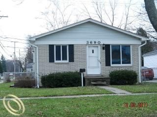 Foreclosed Home - 3690 BUCKINGHAM AVE, 48072