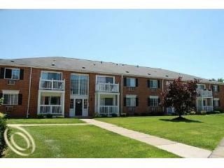Foreclosed Home - 2420 PARMENTER BLVD APT 212, 48073