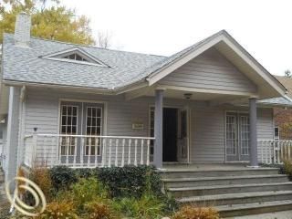 Foreclosed Home - 1921 LINWOOD AVE, 48073