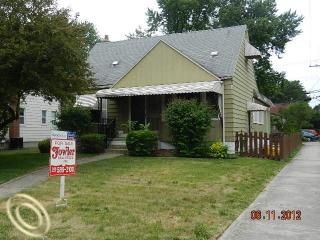 Foreclosed Home - 2039 N CONNECTICUT AVE, 48073