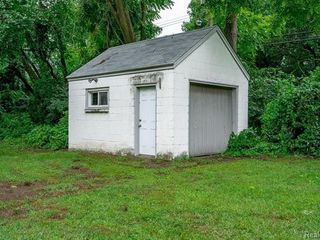 Foreclosed Home - 21072 MELROSE ST, 48075