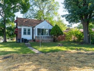 Foreclosed Home - 18331 WESTHAMPTON AVE, 48075
