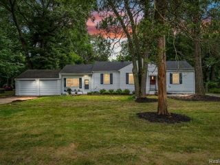 Foreclosed Home - 19301 MIDWAY RD, 48075
