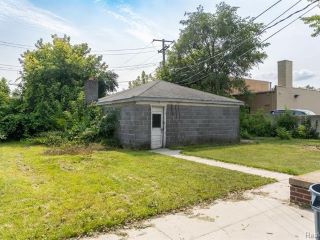 Foreclosed Home - 22306 ROSEDALE ST, 48080
