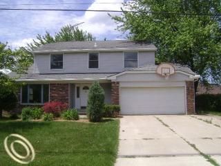 Foreclosed Home - 3669 FERNLEIGH DR, 48083