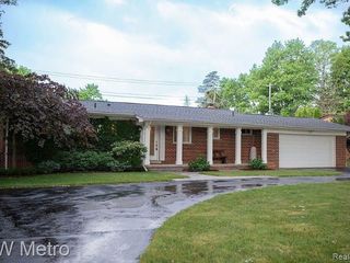 Foreclosed Home - 232 OTTAWA DR, 48085