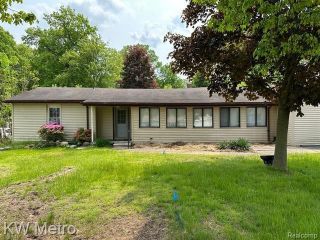 Foreclosed Home - 1436 HARTWIG DR, 48085