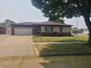 Foreclosed Home - 13630 COLLINS DR, 48088