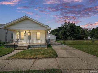 Foreclosed Home - 11011 HUPP AVE, 48089