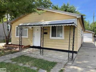 Foreclosed Home - 8635 ESSEX AVE, 48089