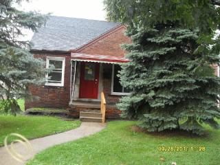 Foreclosed Home - 21003 BLACKMAR AVE, 48091