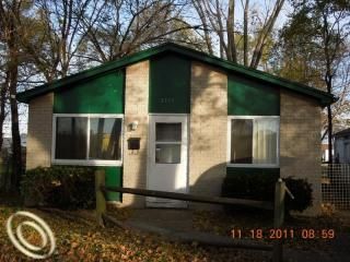 Foreclosed Home - 2351 EMMONS AVE, 48091