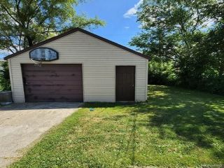 Foreclosed Home - 7046 CADILLAC AVE, 48091